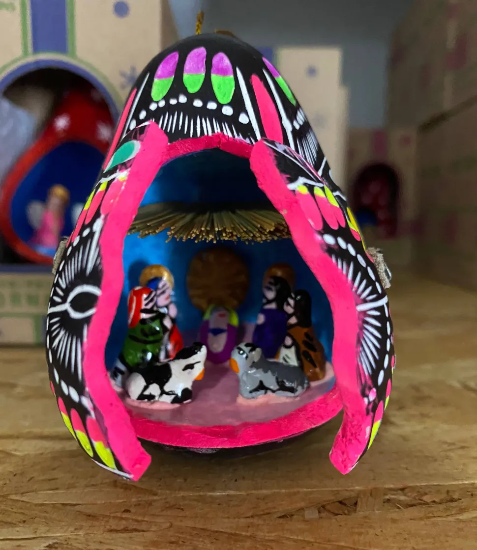 Retablo Nativity gourd